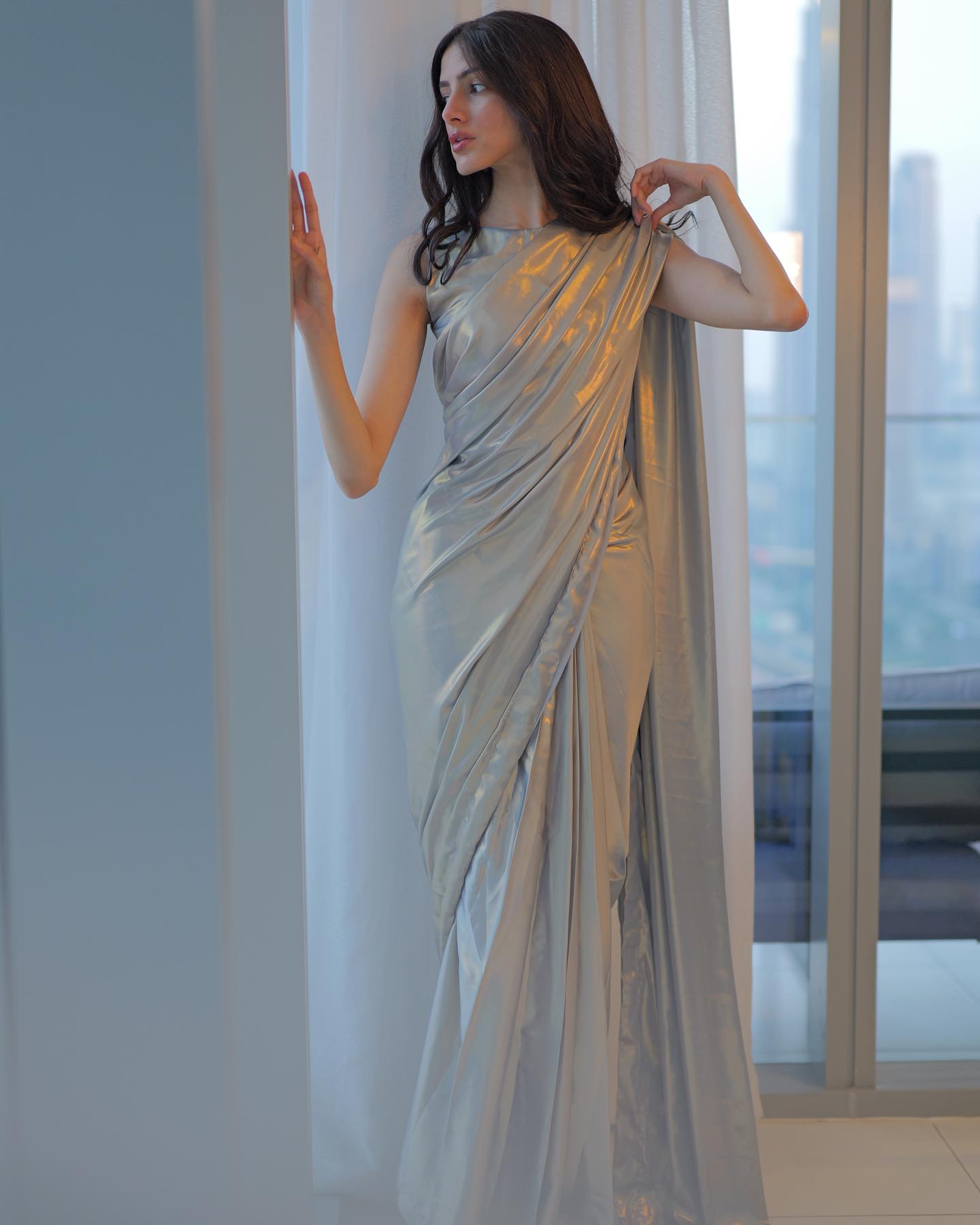 Copper Brilliance! Elevate your glamour with our Metallic Satin Saree, adorned with beads. Limited stock - Indulge in luxe elegance now! 💫✨"